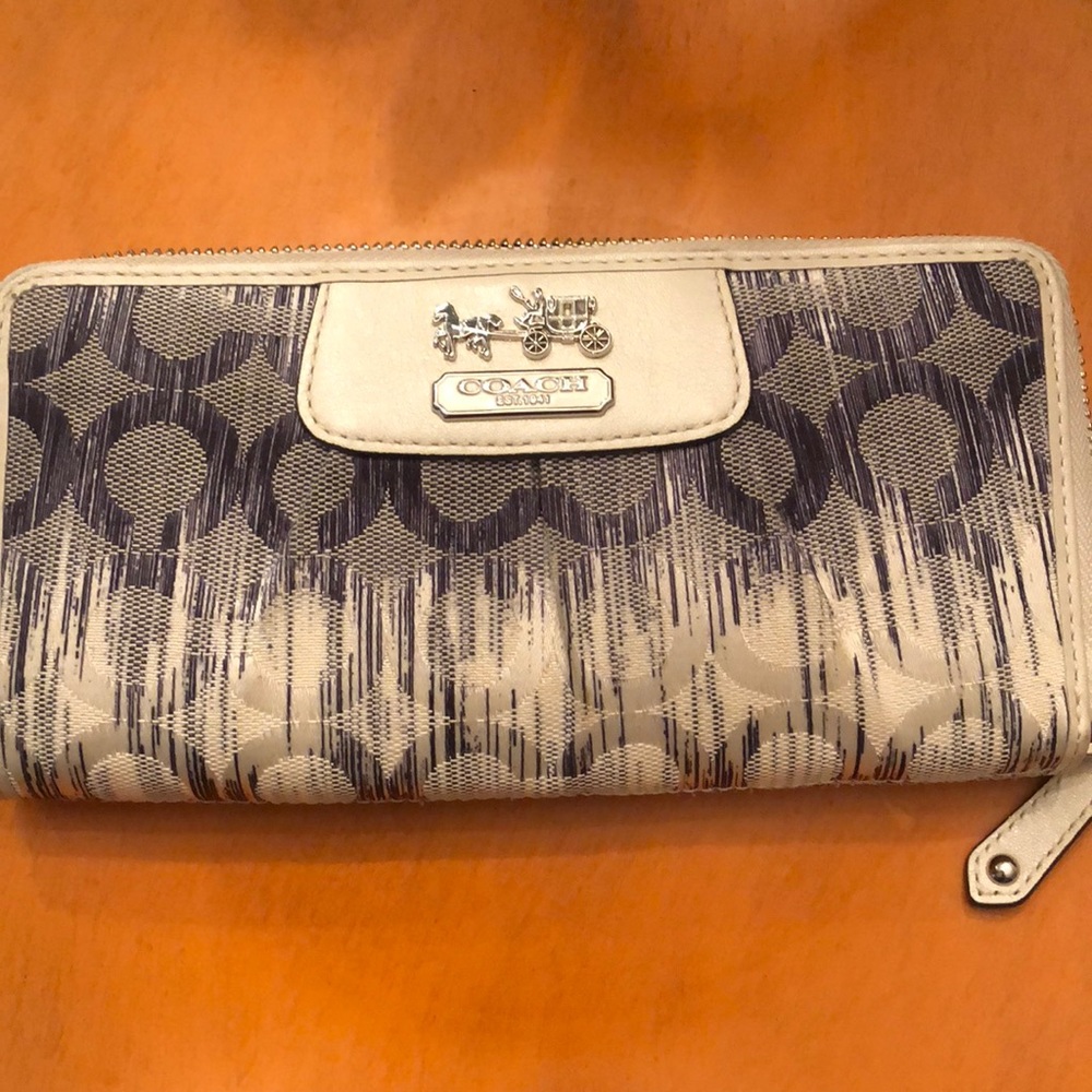 COACH WALLET : white /blue/ silver